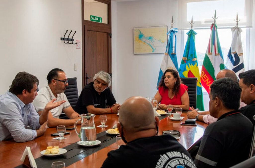 Puerto La Plata formaliza la obligación de contratar serenos de buques y fija posición en la discusión nacional