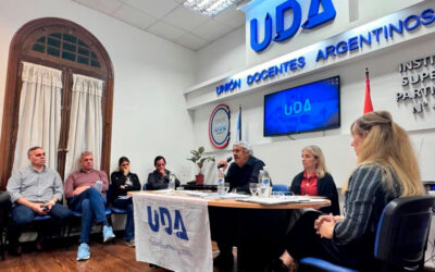 Docentes santafesinos presionan al Gobierno y exigen aumento salarial del 25%