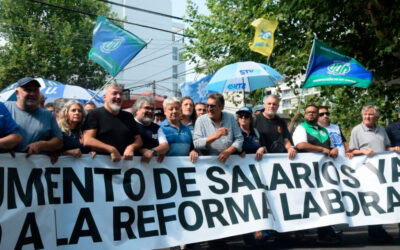 El frente anti reforma laboral debutó con una movilización en Córdoba y un mensaje a los gobernadores: «No sean cagones»
