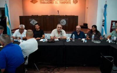Trabajadores del transporte paran y marchan al Congreso contra la reforma laboral