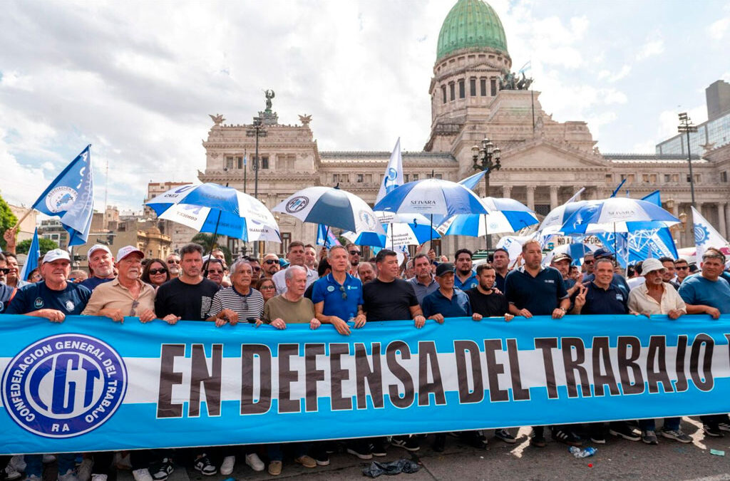 «Modernizar no es precarizar»: La CGT movilizó al Congreso y lanzó un duro mensaje contra la reforma laboral