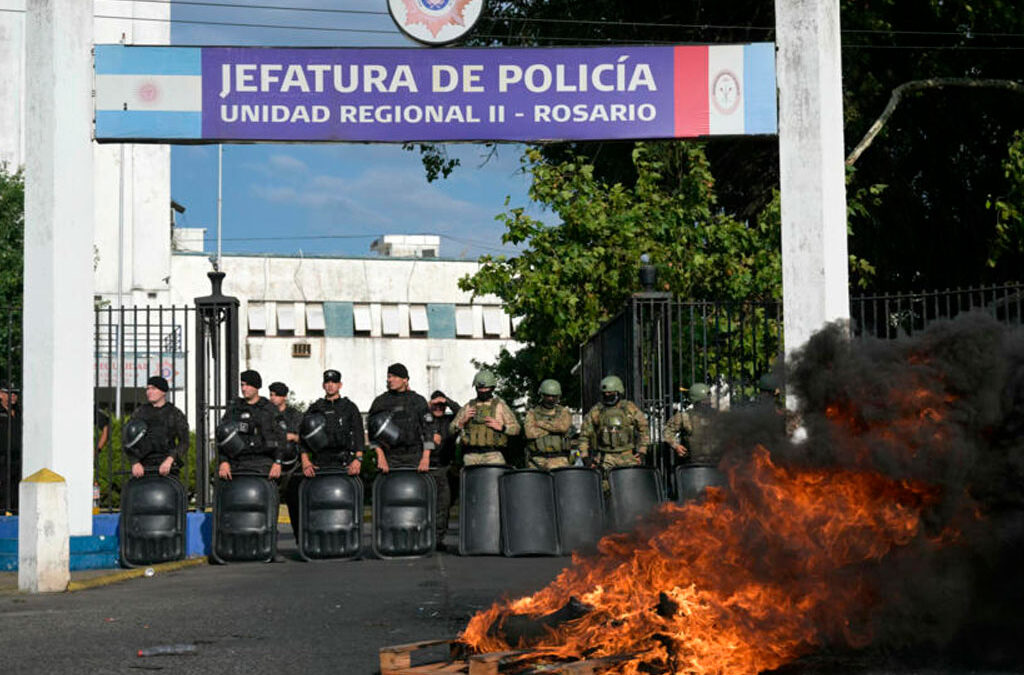 Un referente gremial propuso la sindicalización de los policías como salida a los conflictos salariales como el de Santa Fe