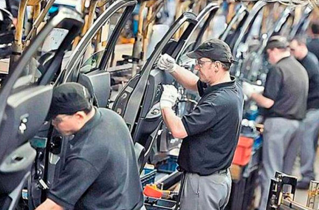 Industria en picada: el uso de la capacidad instalada se desplomó al 53,8% y cerró peor que en 2024