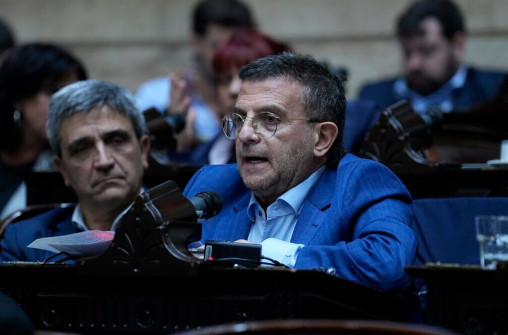 “No moderniza, retrocede”: Cisneros y su firme rechazo a la reforma laboral desde Diputados