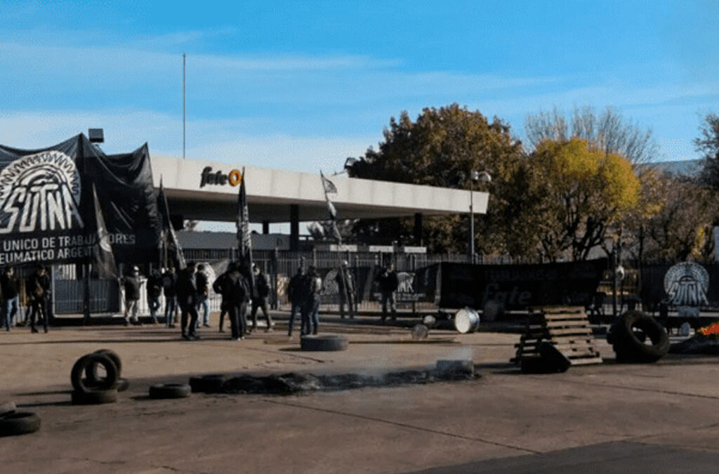 Conflicto en FATE: fracasó la audiencia en Trabajo y se posterga la definición por los 920 despidos