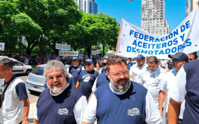 “Paro político”: en medio de un aluvión de camiones, el gremio aceitero paraliza los puertos