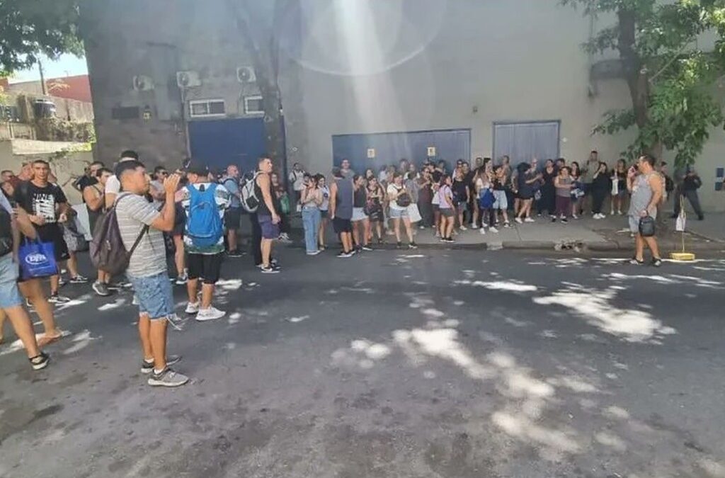 La emblemática fábrica de Cocot y Dufour despidió a sus últimos 140 empleados y comunicó el cese de actividades