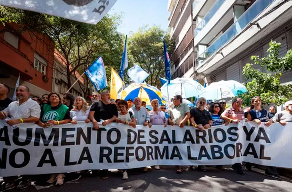 Presentan la primera demanda colectiva ante la Justicia contra la reforma laboral