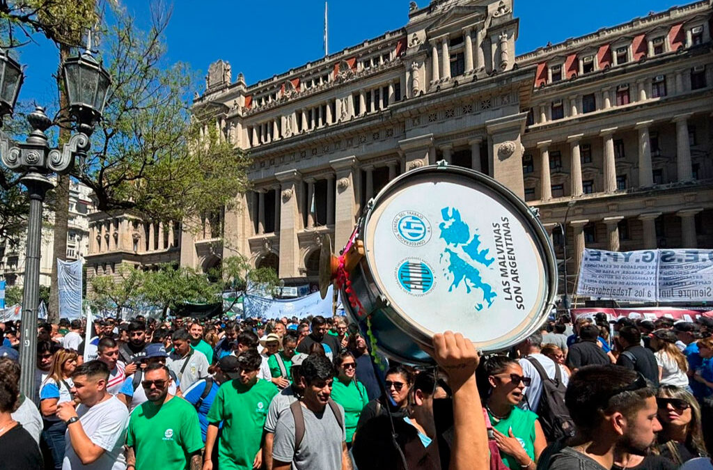Tras el puntapié de la CGT, los abogados del Estado presentan la primera demanda colectiva ante la Justicia contra la reforma laboral