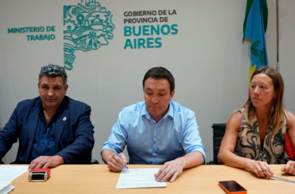 La UTA y la intendencia de Florencio Varela firmaron el traspaso y la continuidad laboral de 299 choferes