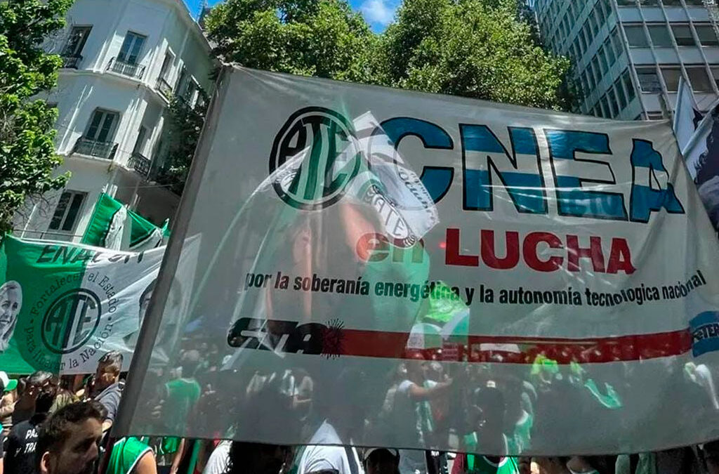 Trabajadores denuncian militarización con Gendarmería y recortes en la Comisión Nacional de Energía Atómica