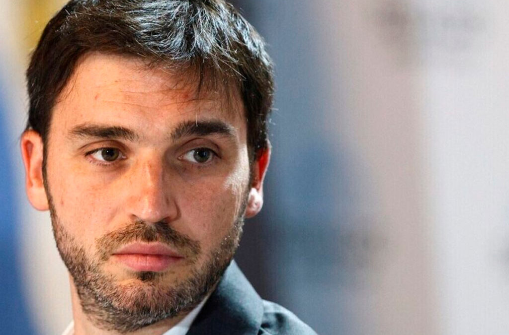 CHUBUT: TORRES CEDIÓ EN LA PARITARIA CON LA POLICÍA Y AHORA SE ENFRENTA AL RECLAMO DEL RESTO DE LOS ESTATALES