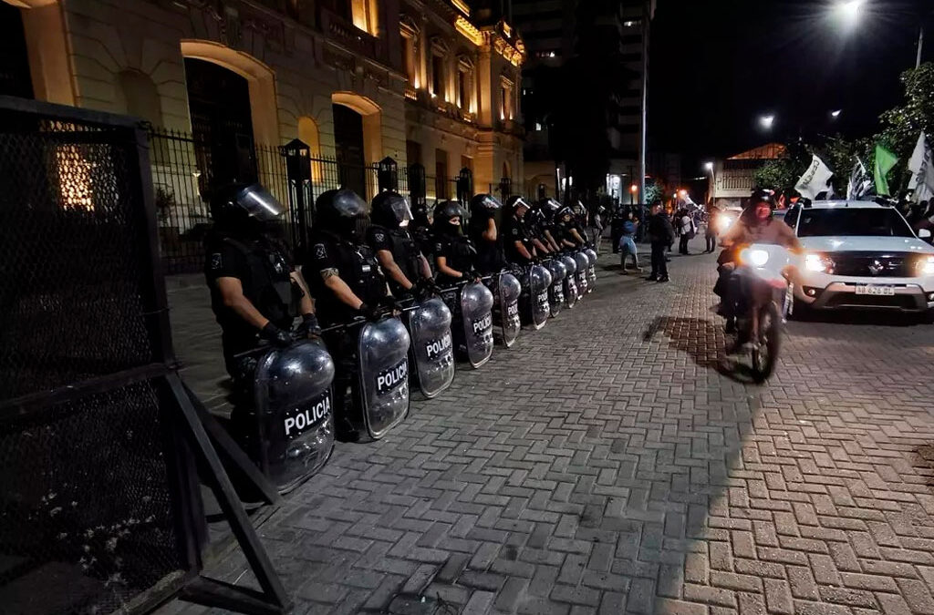 La tensión estalló en las calles: protestas masivas de estatales en cuatro provincias aliadas de Milei por reclamos salariales
