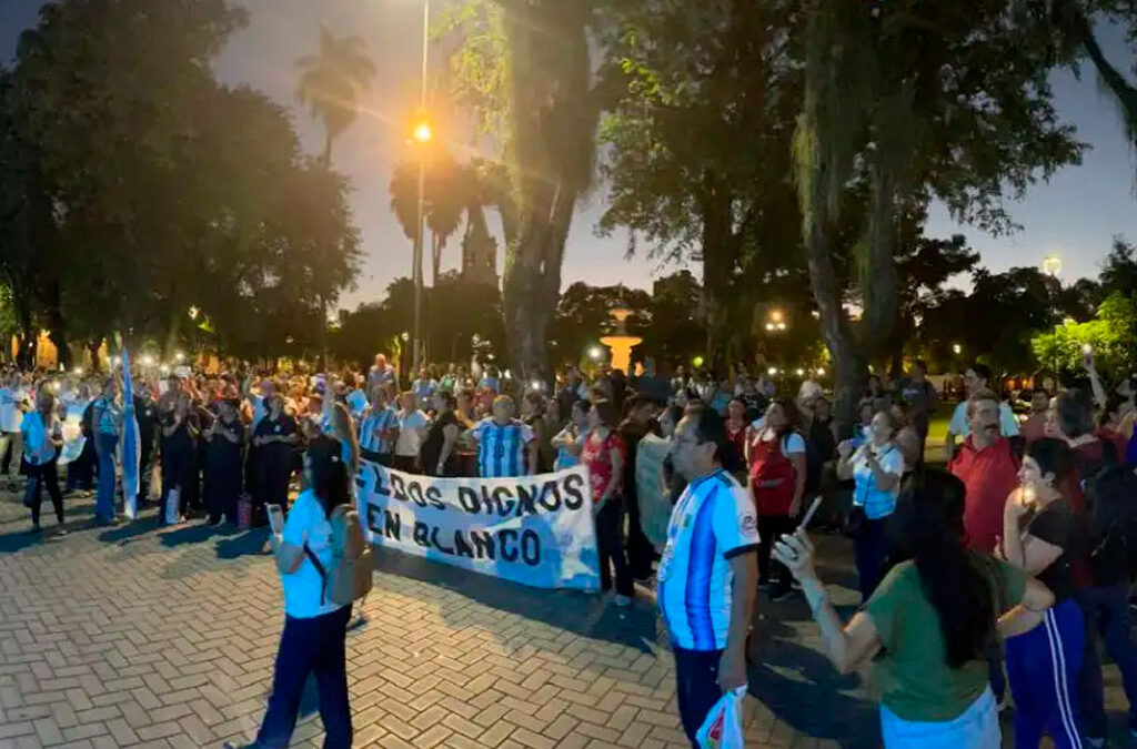 Corrientes: Tras la suspensión del paro por la restricción a la huelga, docentes movilizaron contra el 6% de aumento