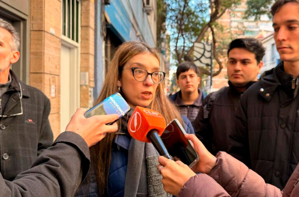 Advierten que casi mil docentes renunciaron ya a la Universidad Tecnológica Nacional por los bajos sueldos universitarios