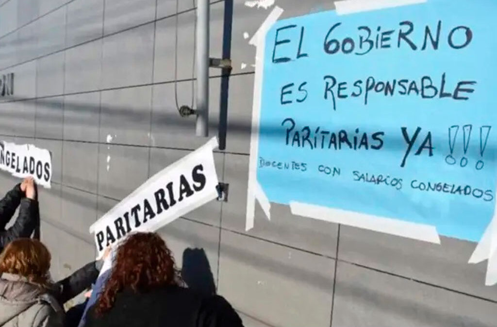 La justicia pone bajo tensión el techo salarial libertario y obliga a negociar en organismos claves