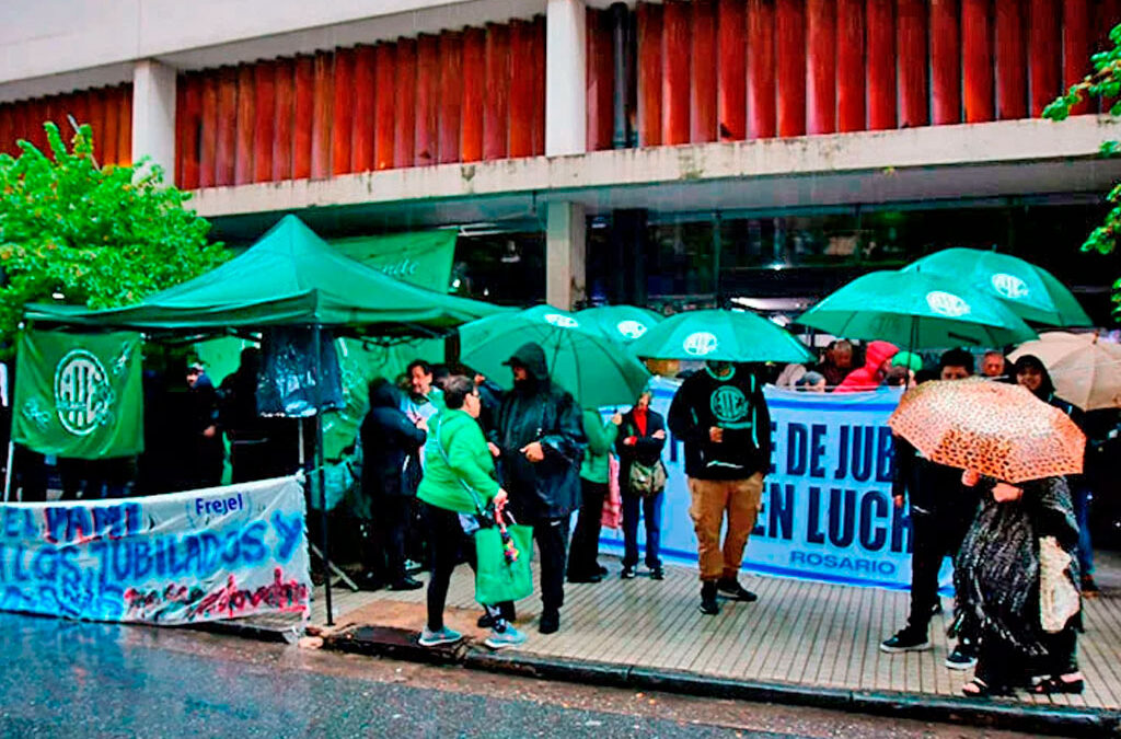 Carpa negra por la corrupción en PAMI: «Milei nos declaró la guerra a los estatales»