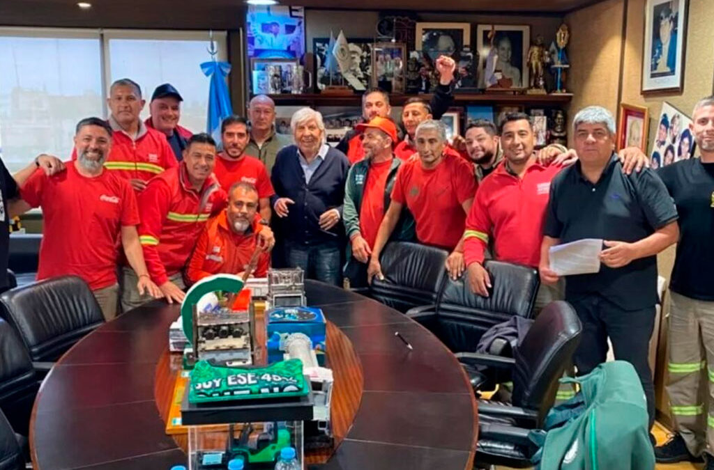 Camioneros selló un acuerdo «histórico» con las distribuidoras de Coca-Cola
