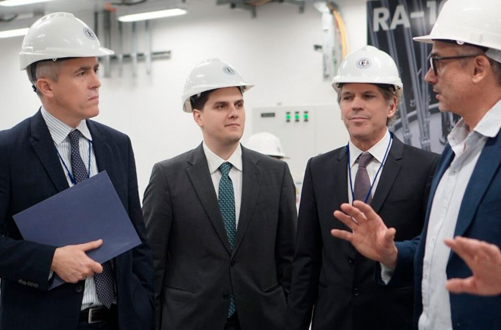 A un año del Plan Nuclear de Milei, directivos de la CNEA denuncian que «es inviable el desarrollo de proyectos» por el deterioro salarial y presupuestario