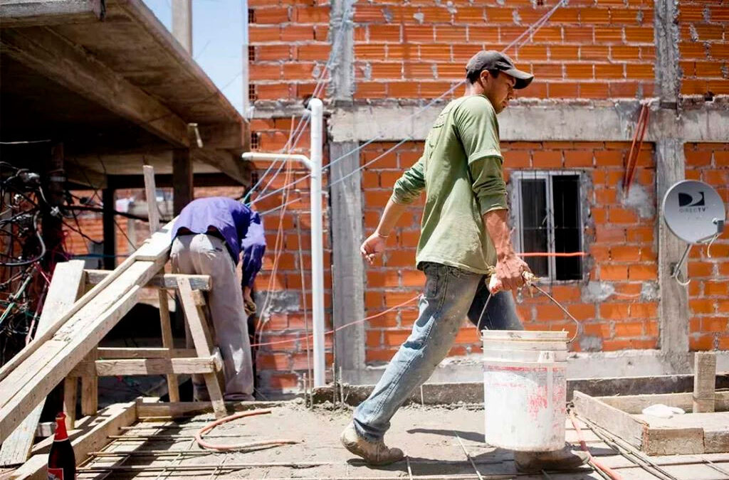 Jóvenes y mujeres son las principales víctimas de la informalidad y 4 de cada diez trabajadores está «en negro»