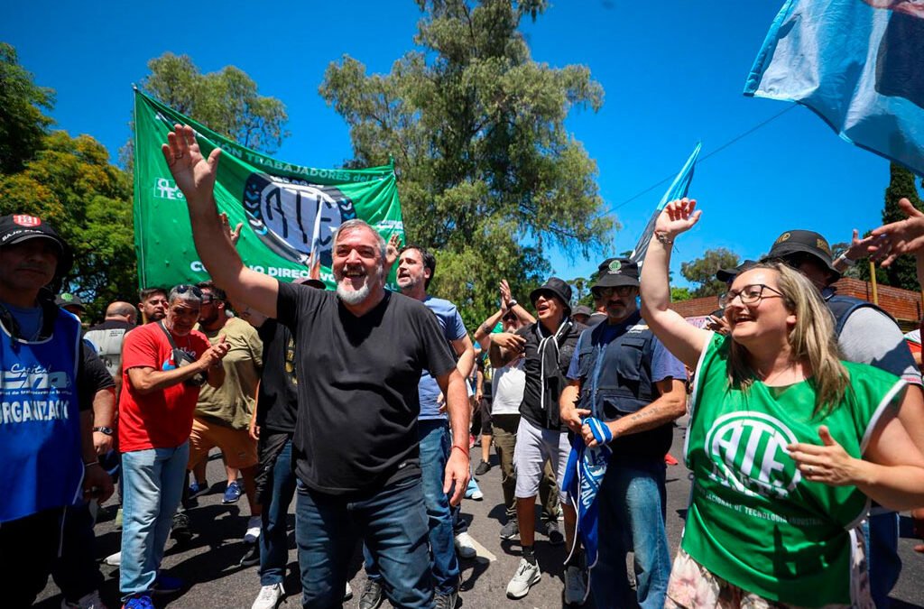 Con el desmantelamiento del INTI, el Gobierno amenaza despedir a unos 700 técnicos y profesionales y busca otorgar negocios a privados
