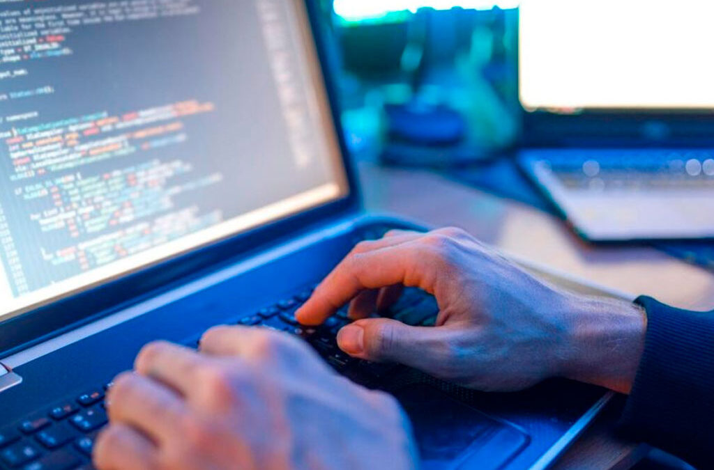 Trabajadores de informática piden más sindicalización: «La IA es una excusa de grandes empresas para despedir»