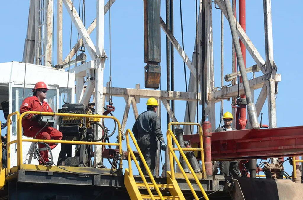 Petroleros de Vaca Muerta cerraron un aumento paritario de 8,6% y el nuevo acuerdo fija un salario mínimo de casi $4 millones brutos