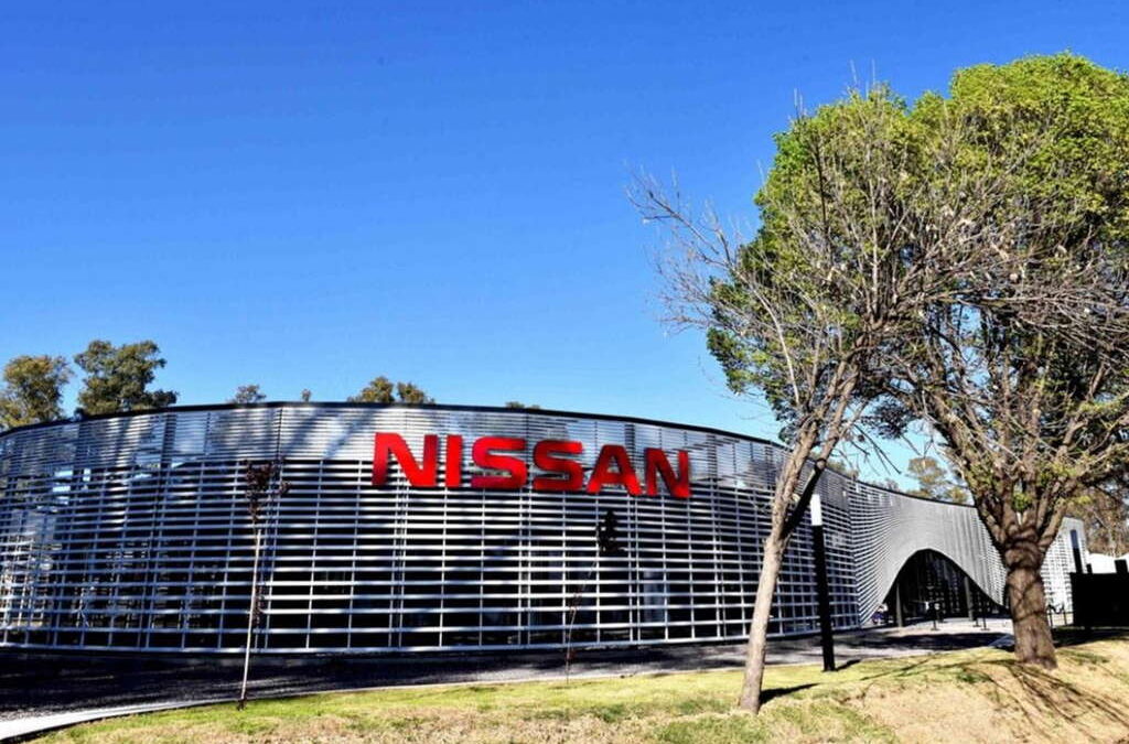 Nissan se retira de la Argentina y deja su operación comercial a dos grupos locales