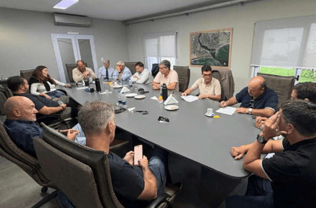 Puerto Quequén retoma operaciones tras acuerdo con transportistas que pone fin a dos semanas de bloqueo