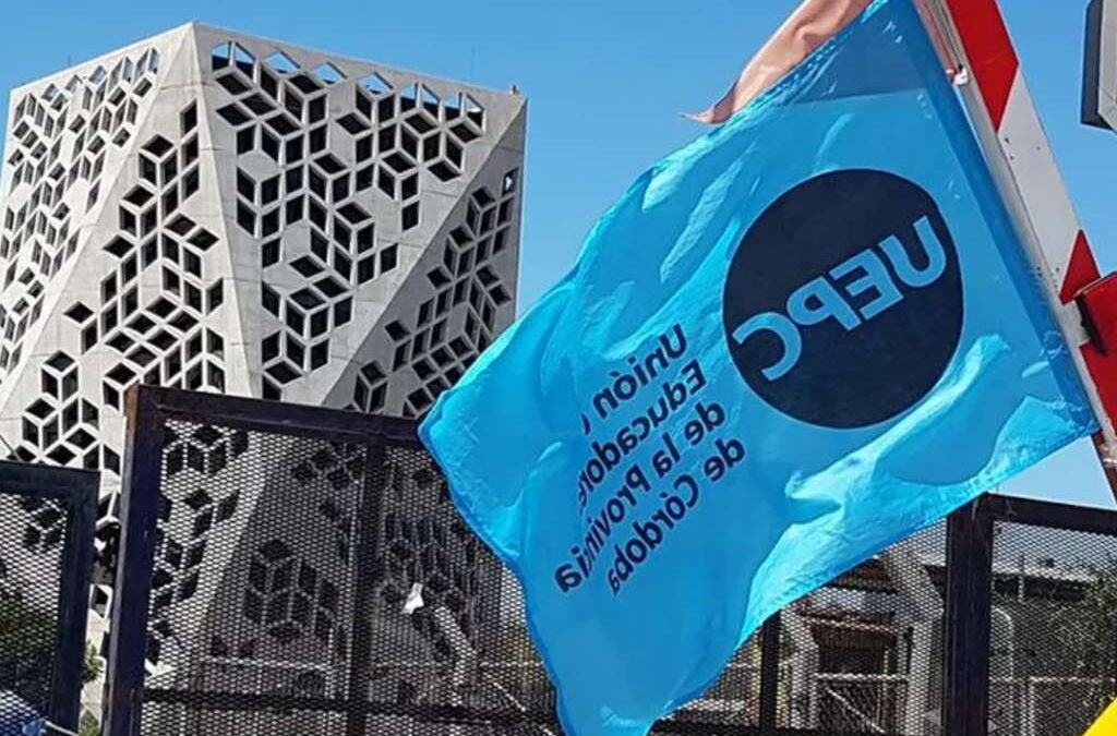 El gremio docente cordobés denunció penalmente al gobernador Martín Llaryora por represión e infiltración ilegal de su organización