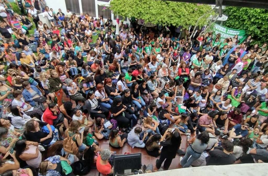 Con Milei, los empleados del Estado trabajaron diez meses gratis por la caída del salario
