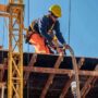 El empleo privado cayó en 7 de cada 8 provincias y los sectores que crecen no «derraman»