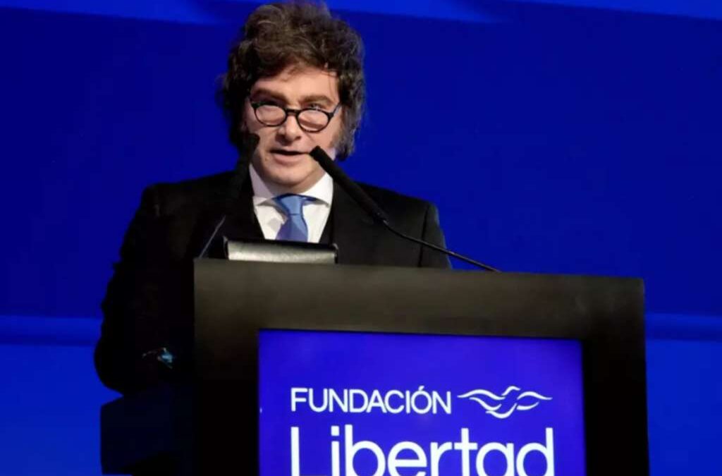 «Milei aumentó un 128% los sueldos de su gabinete”