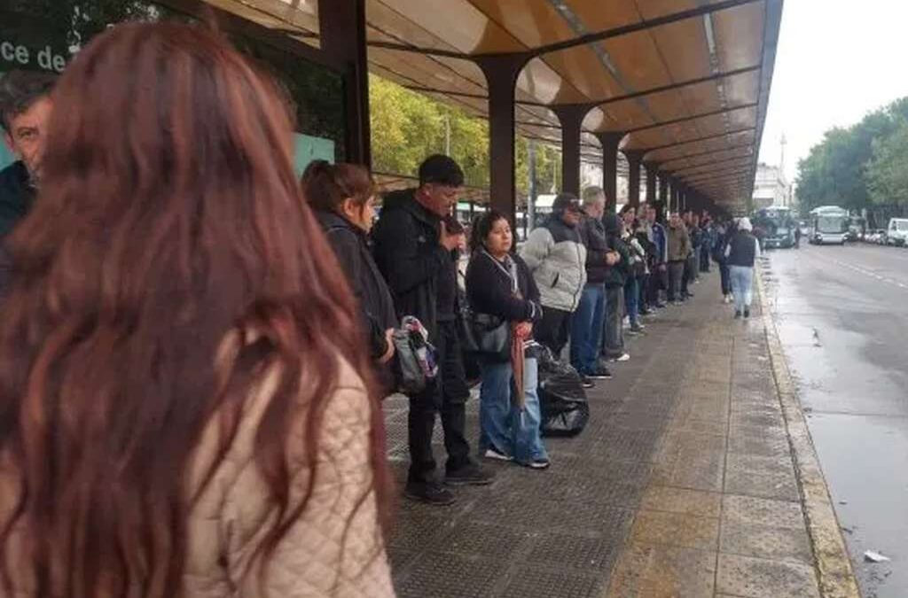 Marcha y paros del 30 de abril 2026: qué servicios funcionan y cuáles se verán afectados
