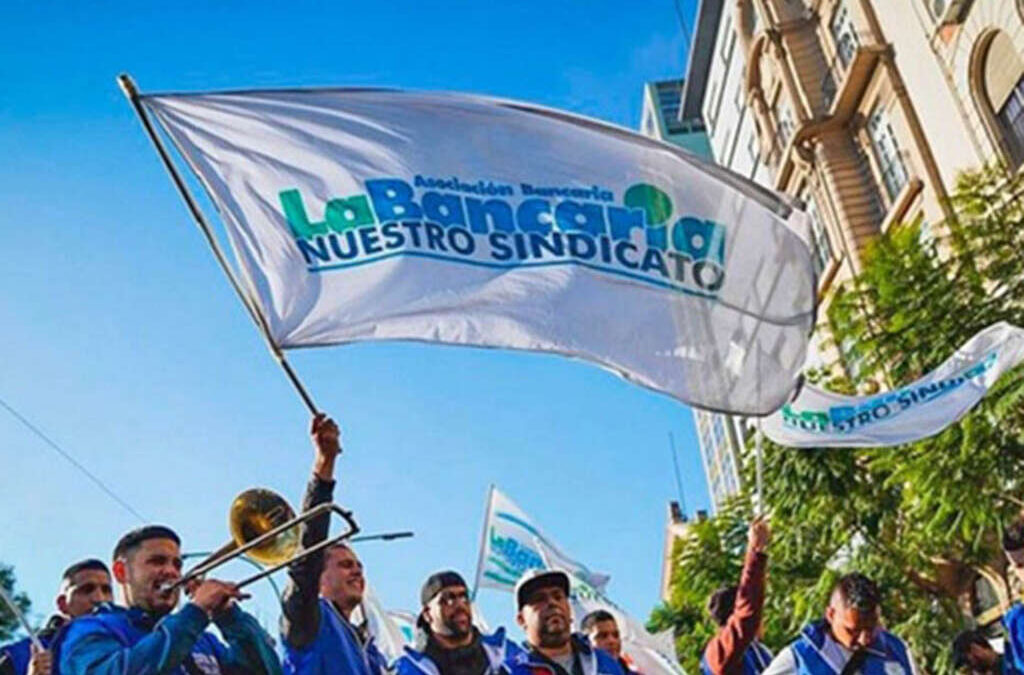La Bancaria amenaza con profundizar el plan de lucha por el cierre de 12 tesorerías del BCRA y advierte sobre pérdida de puestos de trabajo