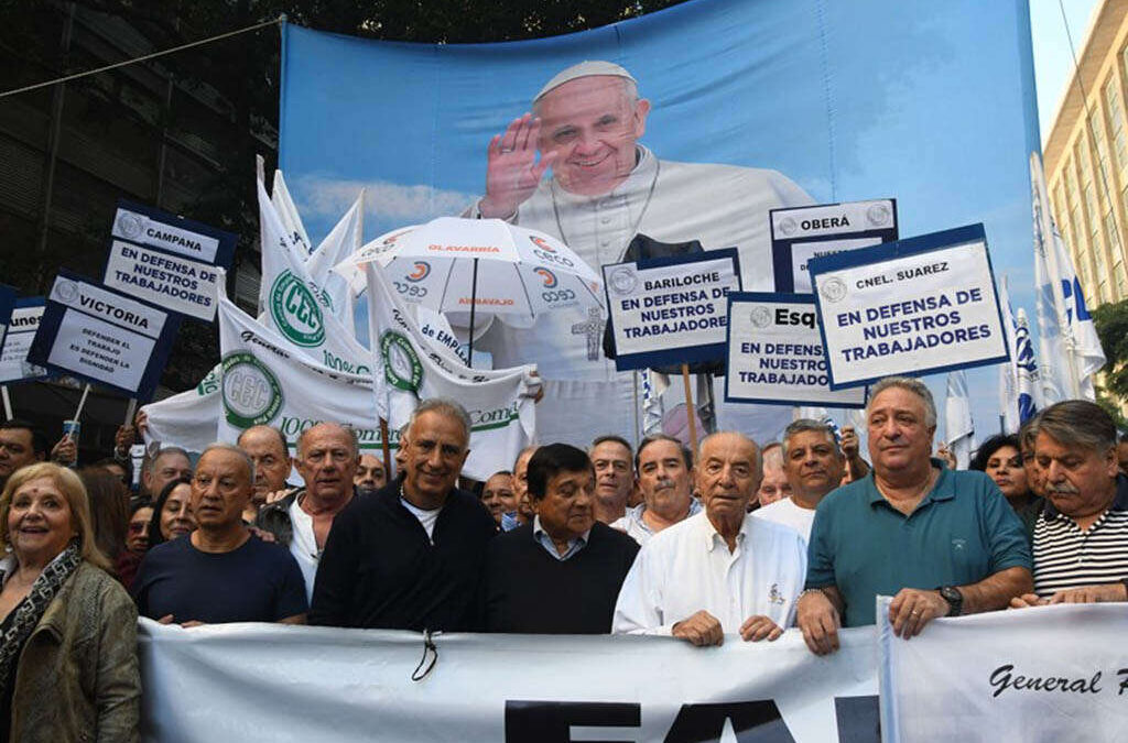 Comercio se sumó a la marcha de la CGT con una columna masiva y reivindicó el legado del Papa Francisco en el Día del Trabajador
