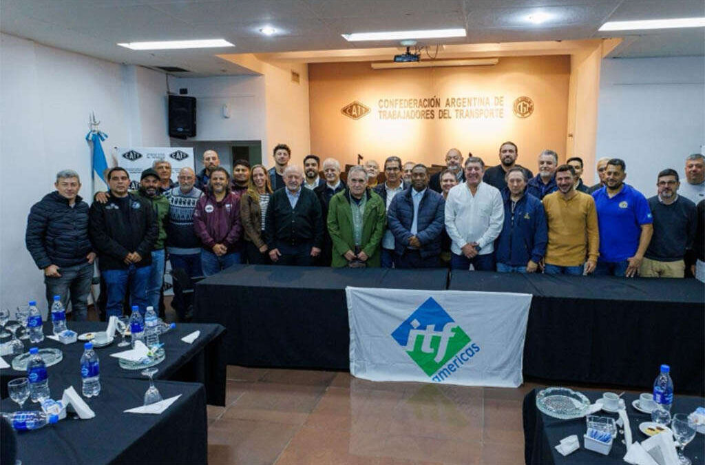 En un encuentro con dirigentes nacionales e internacionales, la CATT pidió una estrategia común para enfrentar las políticas del transporte del Gobierno