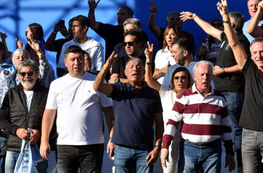 Mientras la CGT no tiene fecha de paro, el nuevo frente combativo le mete presión con gremios del transporte