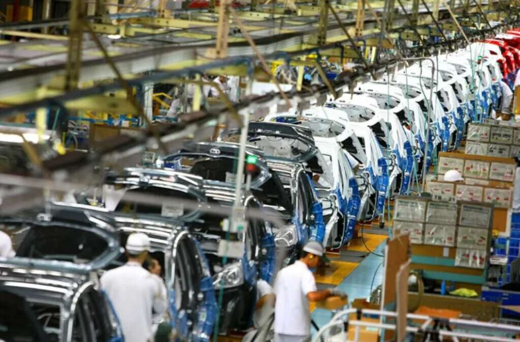 Preocupación para el SMATA: la producción de autos no pudo sostener el repunte en abril y se desplomó 18,6% en el primer cuatrimestre