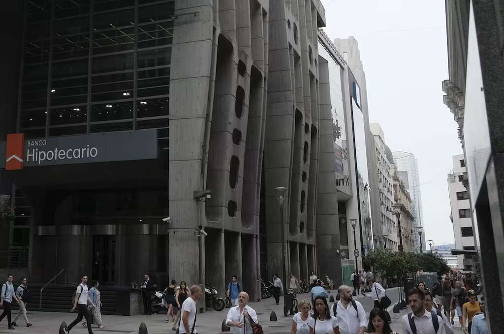 20260508-06 Los bancarios escalaron las protestas y convocaron a un paro nacional en el Banco Central y en el Hipotecario