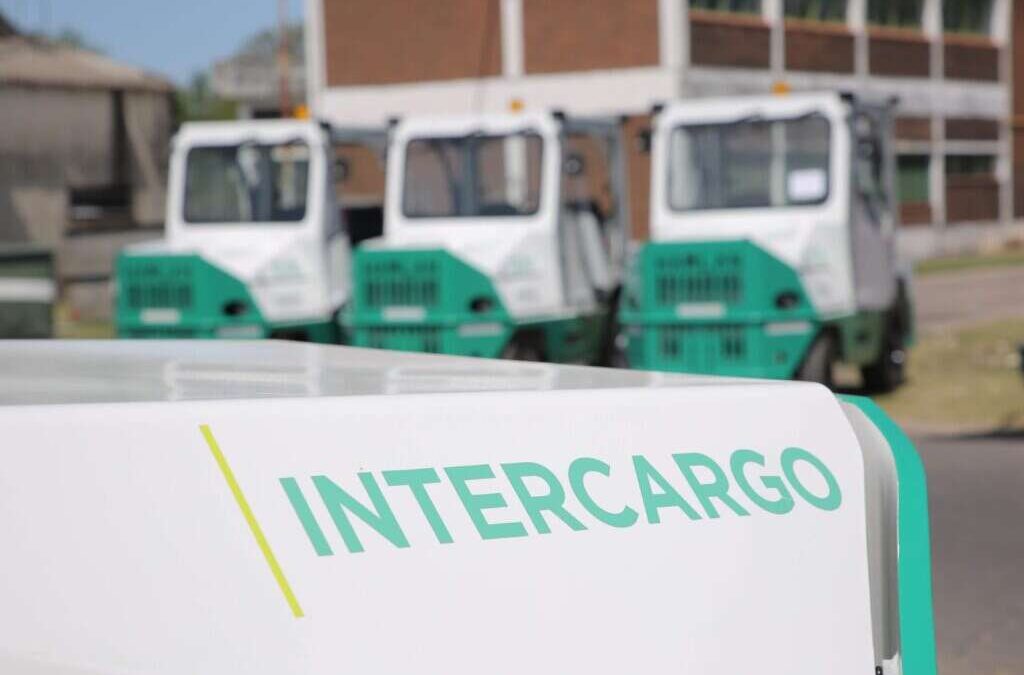 Los Aeronáuticos acusan a Milei y a Caputo de «vaciamiento del patrimonio público» y los llevan a la justicia penal por pretender privatizar Intercargo a precio vil