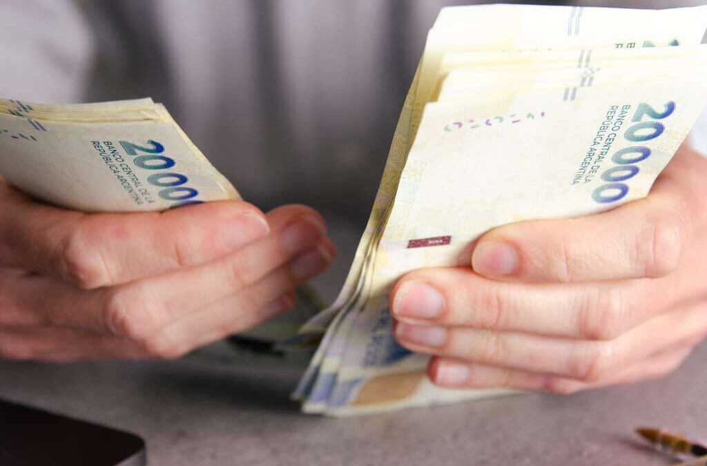 El Gobierno modifica la liquidación de salarios de los empleados públicos: qué implica el nuevo tope a descuentos