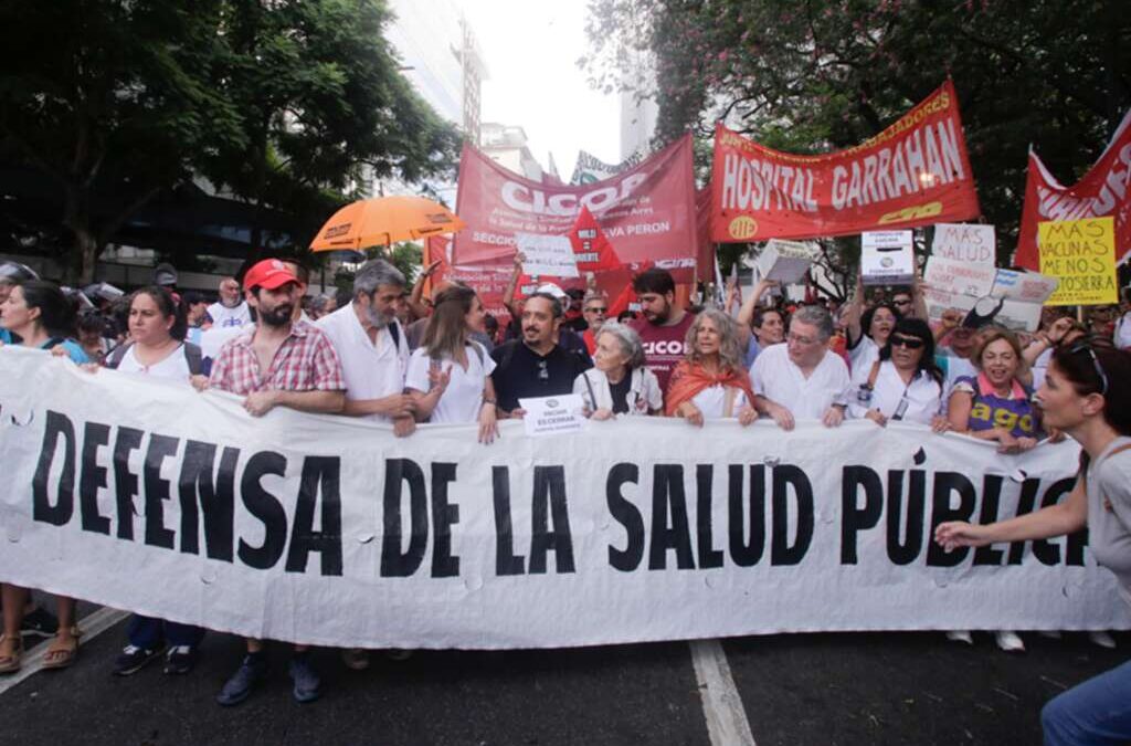 Marcha a Plaza de Mayo tras el recorte de $63.000 millones en Salud y en la cobertura de medicamentos