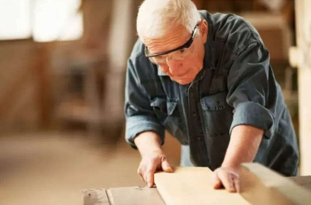 Crece el trabajo entre mayores de 66 años mientras cae la inserción laboral juvenil