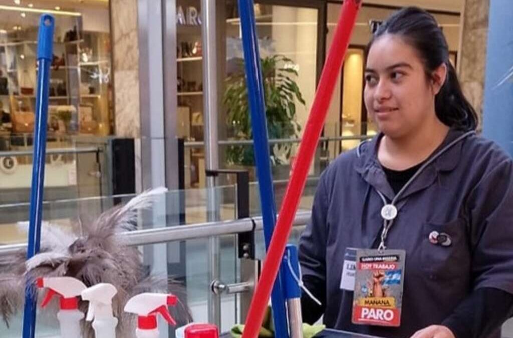 Empleados de limpieza del shopping Alto Palermo nucleados en el Somra realizaron protestas por salarios de pobreza