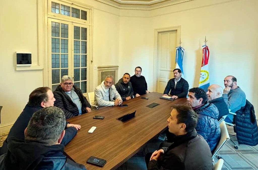 Transportistas rosarinos alertan por la seguridad en la Hidrovía y el riesgo laboral en Intercargo
