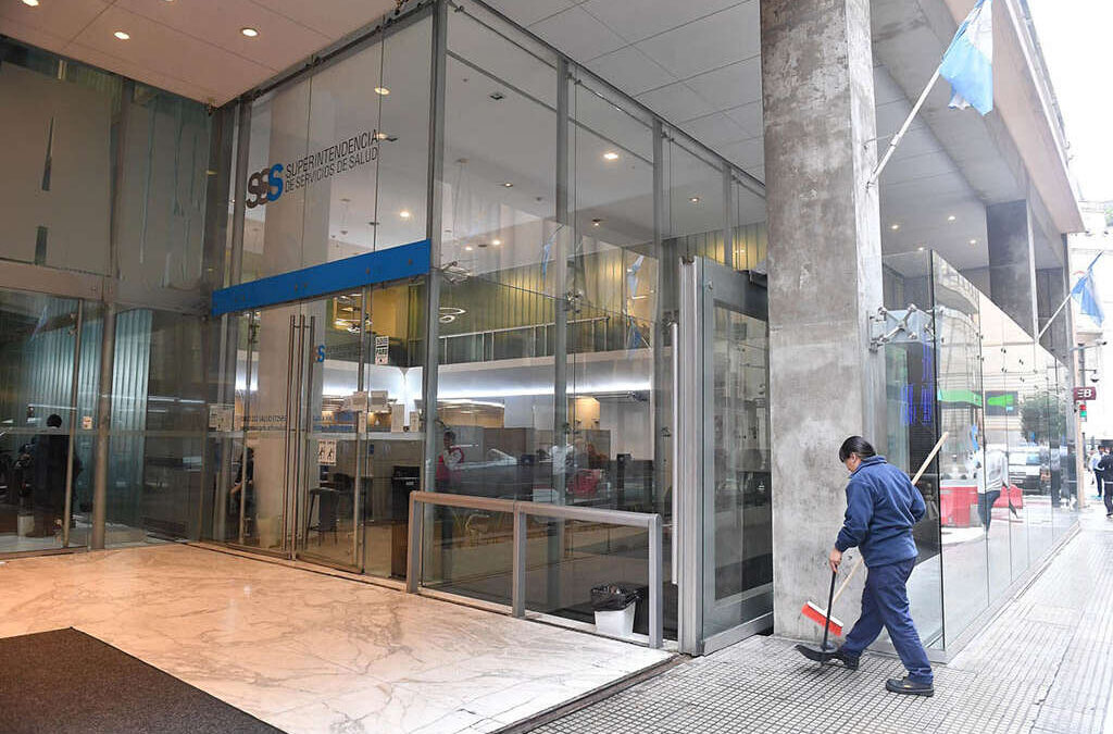 En medio de las denuncias por direccionar negocios vinculados a la salud, el Gobierno profundizó el control sobre cinco obras sociales sindicales