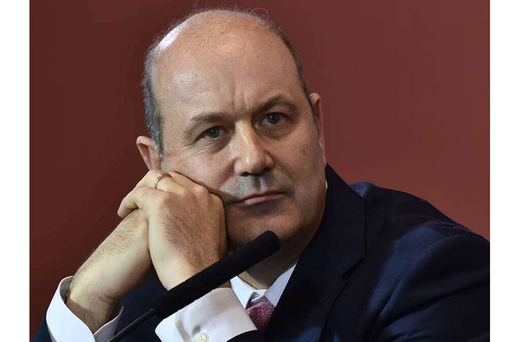 Por el reimpulso del Gobierno a la venta de medicamentos online, el gremio de farmacéuticos volvió a pedir la renuncia de Sturzenegger y lo llevó a la justicia penal