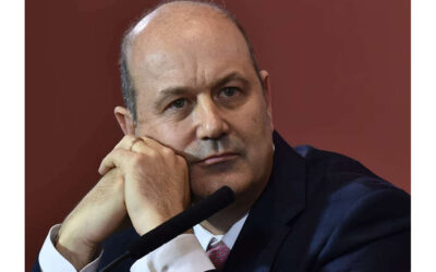 Por el reimpulso del Gobierno a la venta de medicamentos online, el gremio de farmacéuticos volvió a pedir la renuncia de Sturzenegger y lo llevó a la justicia penal