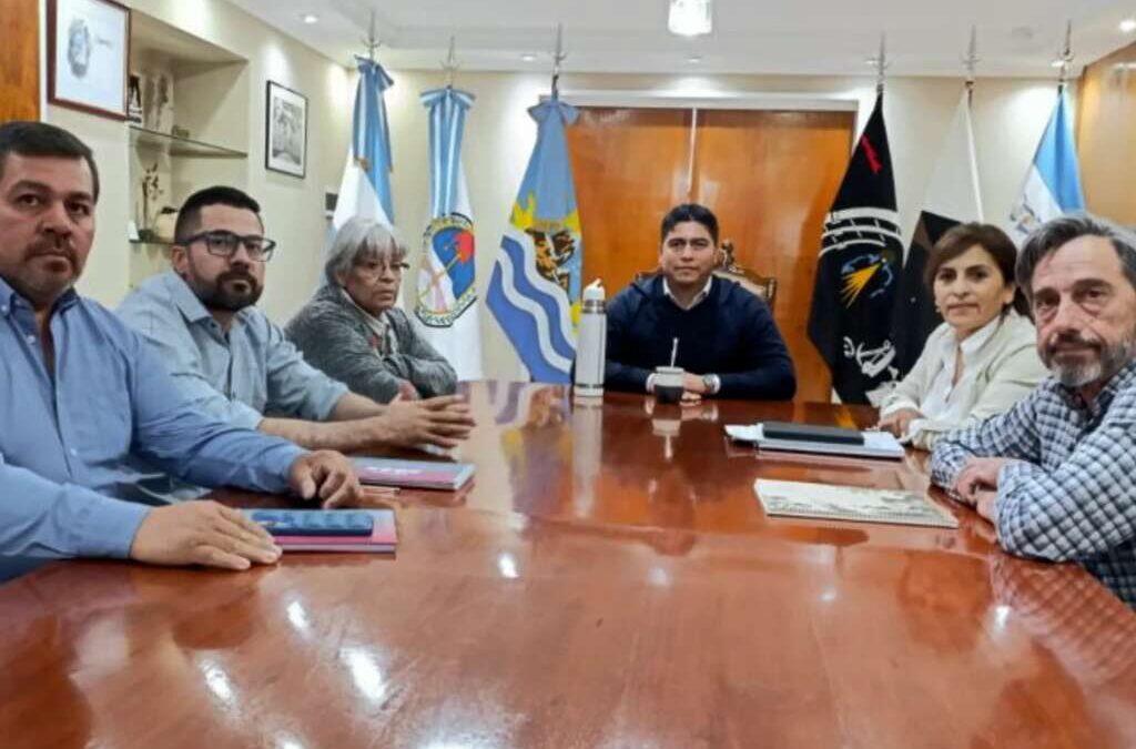 Sin eufemismos: el quite de licencias gremiales, el gobierno obtuso y el gremio docente que no sabe o no puede relacionarse institucionalmente